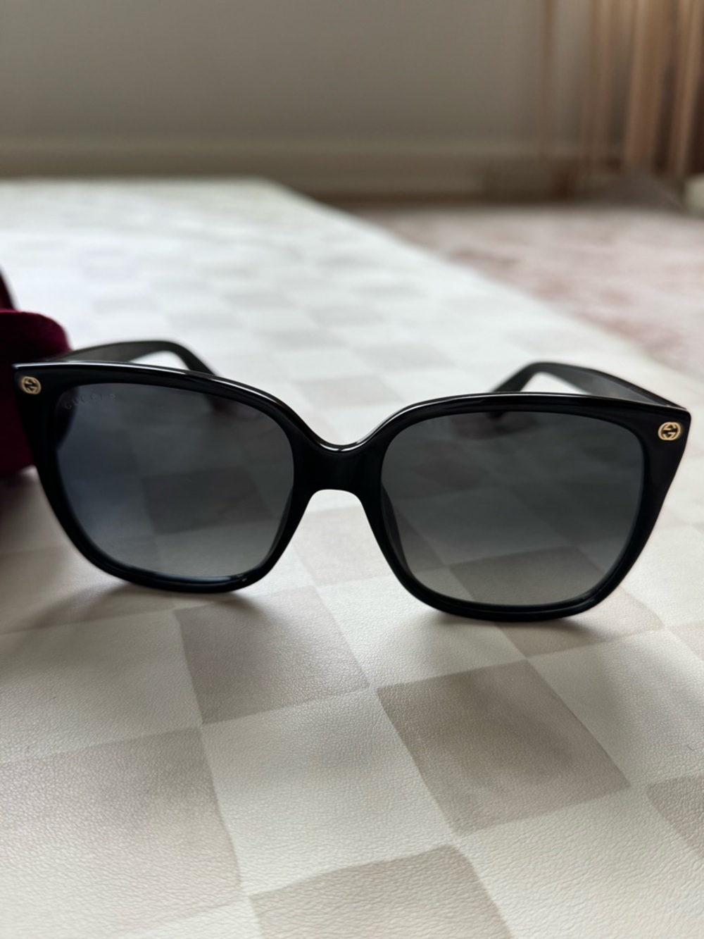 Gucci Black Women's Sunglasses with Gray Gradient Lenses - Picture 2 of 6